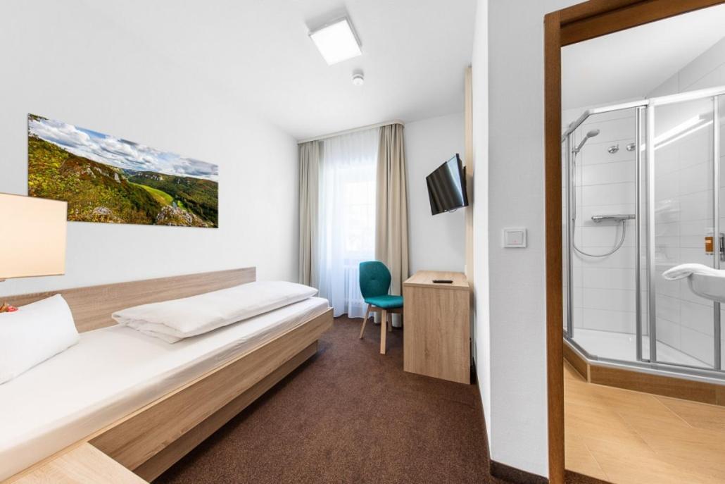 Hotel Pelikan בויירון מראה חיצוני תמונה